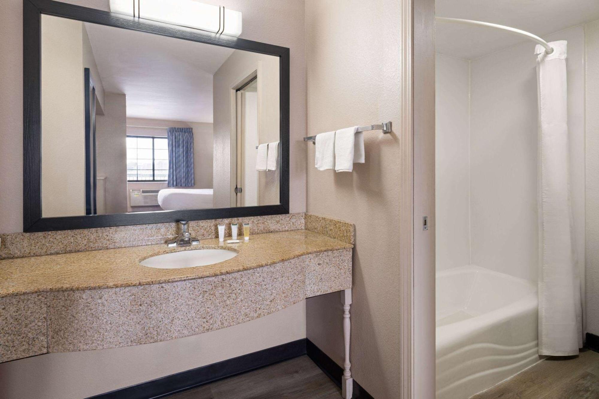 Days Inn & Suites By Wyndham Kokomo Luaran gambar