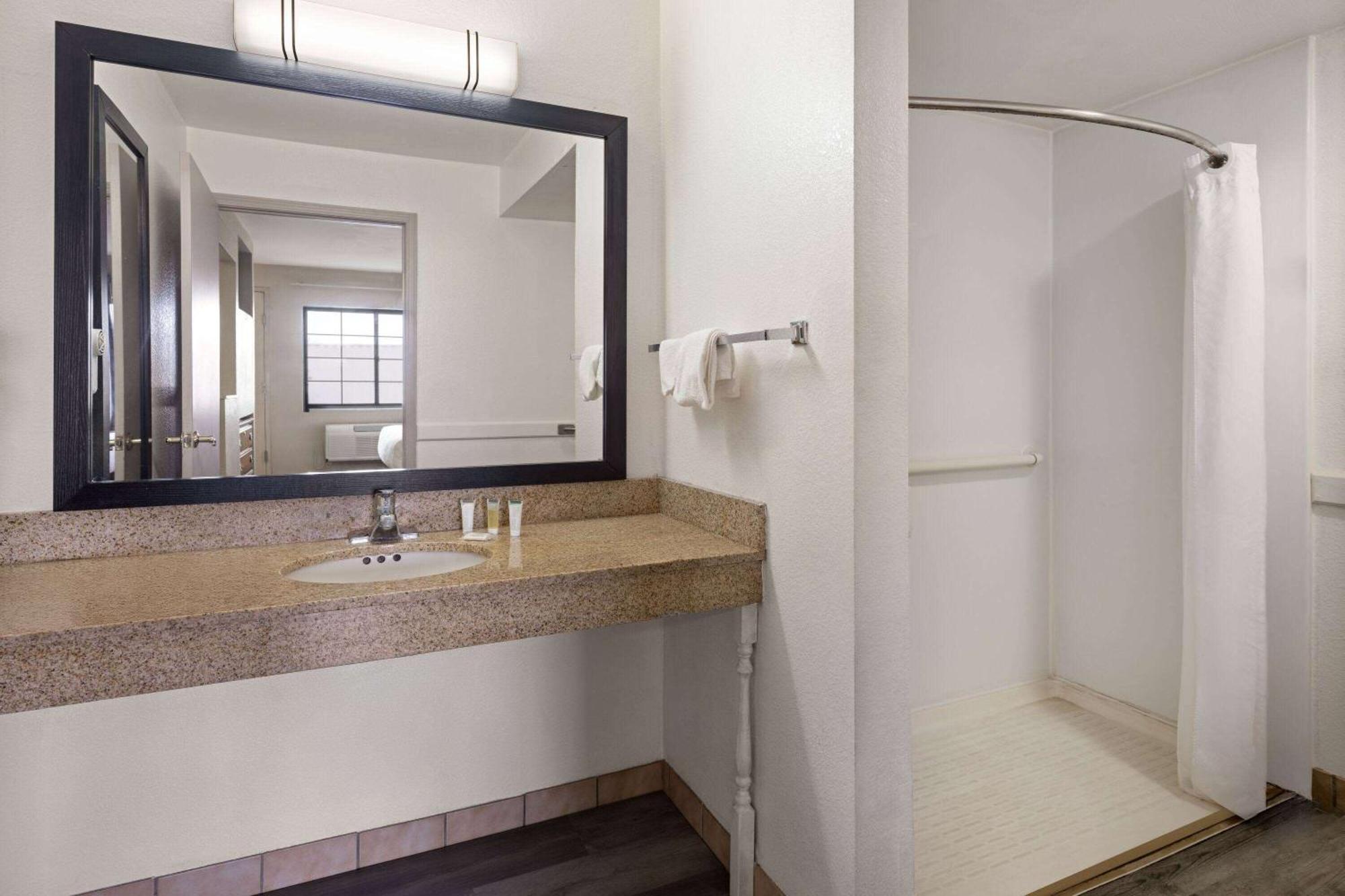 Days Inn & Suites By Wyndham Kokomo Luaran gambar